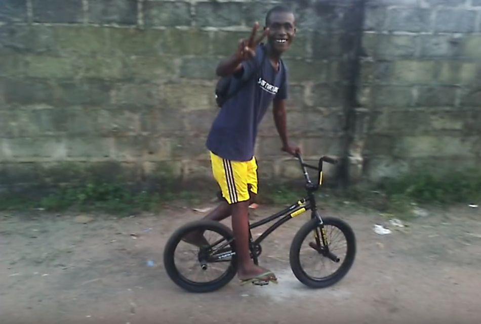 BMX IN NIGERIA! - &quot;A BIKE FOR CHE&quot; - A FLATLAND BMX MIRACLE