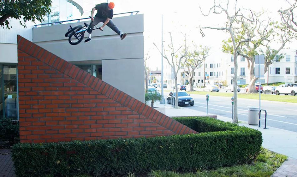 CHRISTMAS EVE IN THE STREETS WITH MIKE HODER &amp; HOBIE DOAN by Our BMX