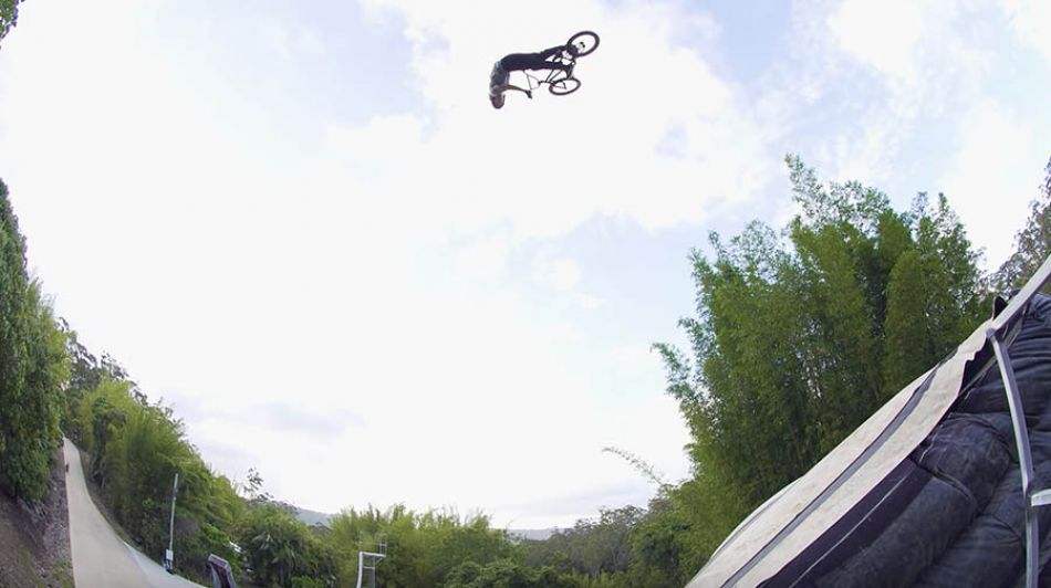 LUXBMX - THE WEEKENDER 002 (RWILLY LAND - JOSH DOVE, RYAN WILLIAMS)