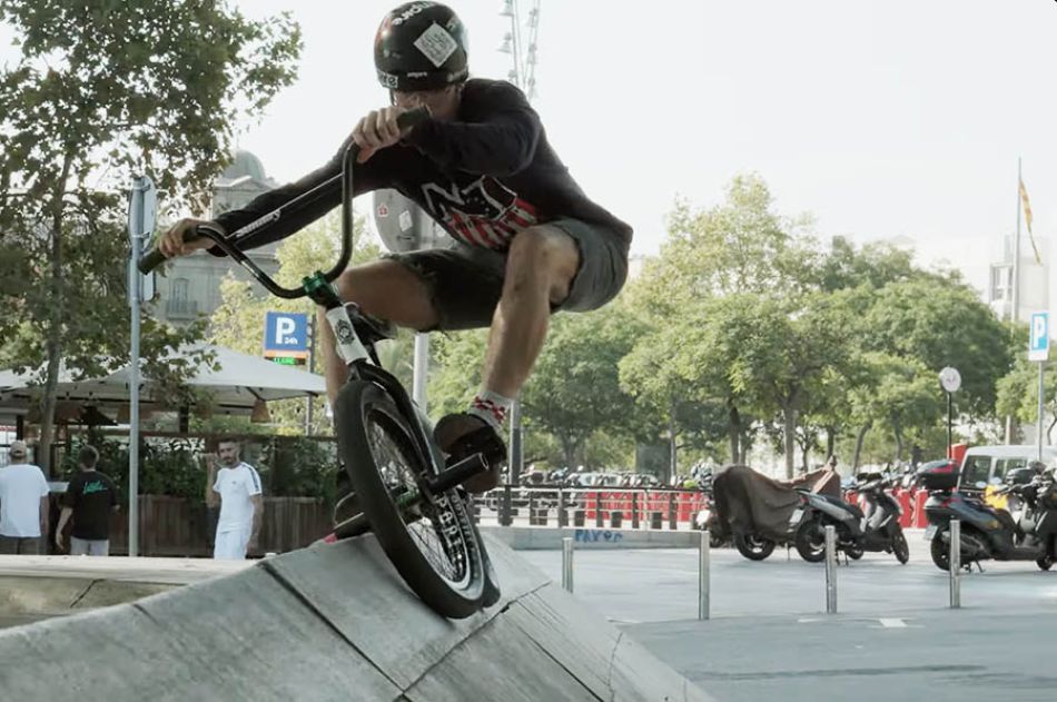 &quot;ROOMMATES&quot; | BMX Street Edit by ‪@willwiththecamera‬​ | Barcelona, Spain by Nowear BMX