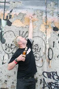 HDT on Berlin wall