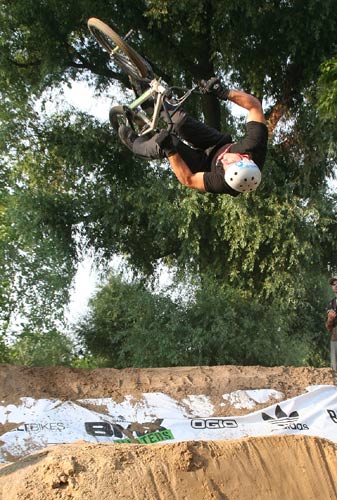 Barrel roll with Axel Juergens