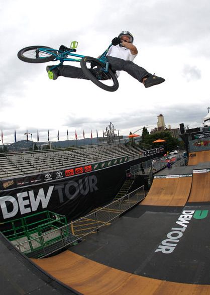 Manhattan gouden Acquiesce DAVE MIRRA, GARRETT REYNOLDS, RYAN NYQUIST AND JAMIE BESTWICK SET TO  COMPETE AT DEW TOUR'S NIKE 6.0 BMX OPEN JULY 23 & 24 AT CHICAGO'S SOLDIER  FIELD SOUTH FESTIVAL LOT